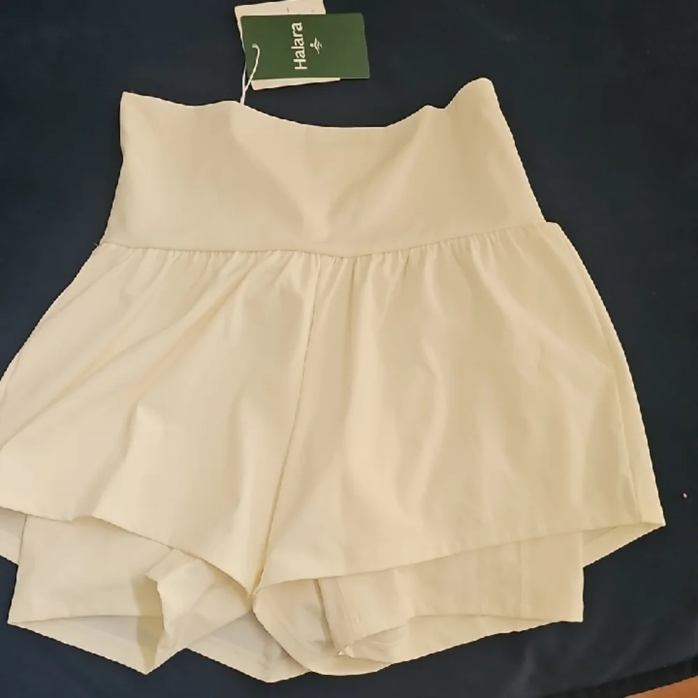 HALARA Light‎ Cream Women's Skorts